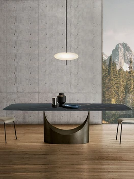 itališkas šiferio valgomojo stalas, šeimos dydžio buto tipas kūrybiška aukštos klasės atmosfera, 6 žmonės 8 žmonės valgomojo stalas